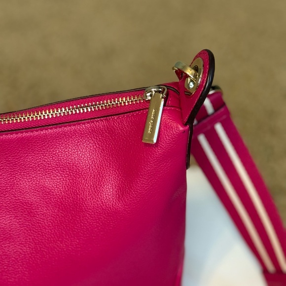 Kate Spade Rosie Crossbody EUC Pebbled Leather Dark Raspberry - Picture 3 of 10